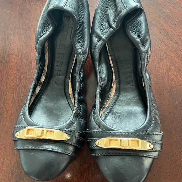 AUTHENTIC BURBERRY BALLERINA FLAT SHOE W/ ADORNED WITH GOLD BUCKLE - Picture 5 of 9